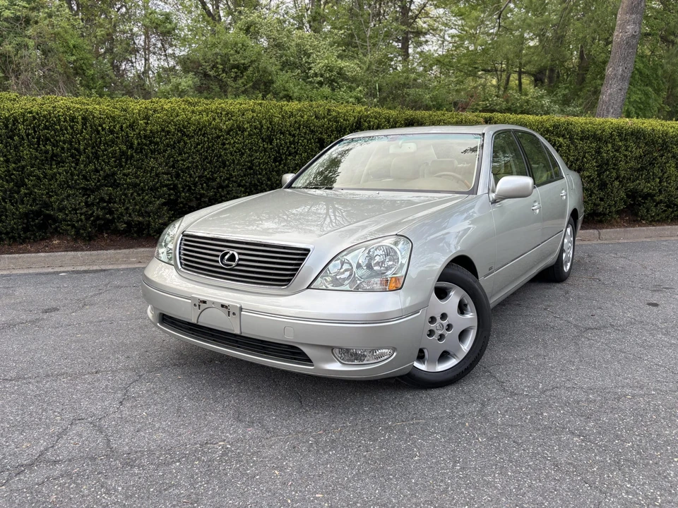 2001 Lexus LS 3rd Gen - Image 11 of 31