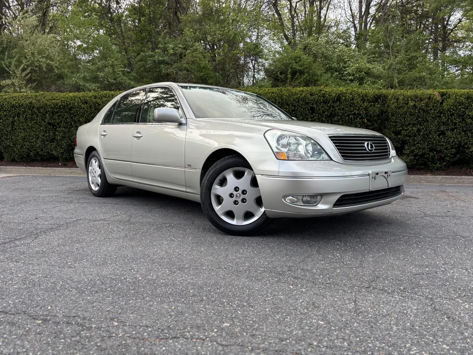 2001 Lexus LS 3rd Gen - Image 27 of 31