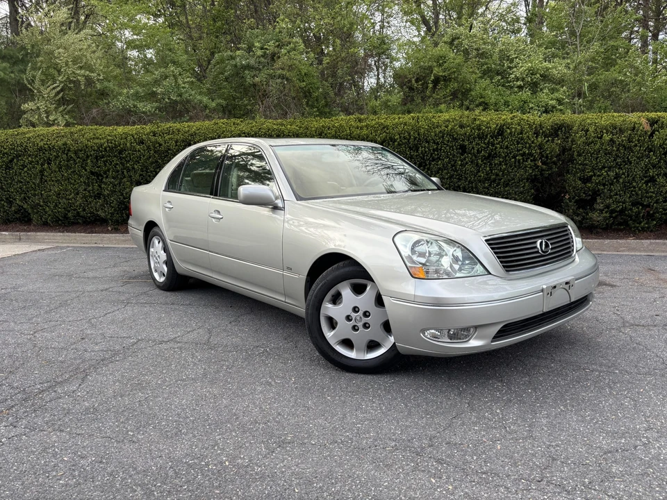 2001 Lexus LS 3rd Gen - Image 26 of 31