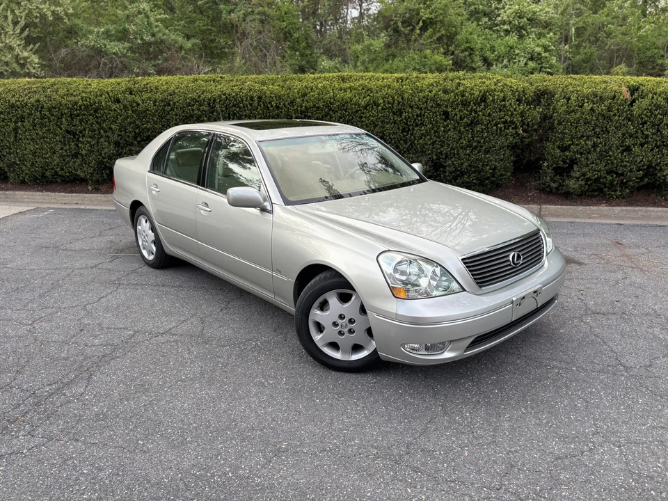 2001 Lexus LS 3rd Gen - Image 24 of 31