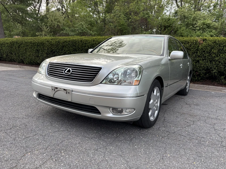 2001 Lexus LS 3rd Gen - Image 16 of 31