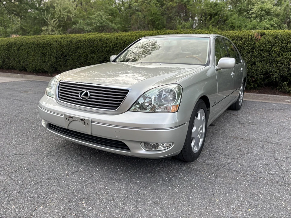 2001 Lexus LS 3rd Gen - Image 15 of 31