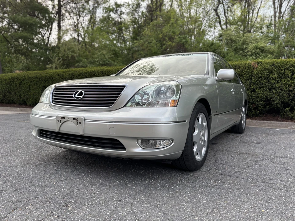 2001 Lexus LS 3rd Gen - Image 17 of 31