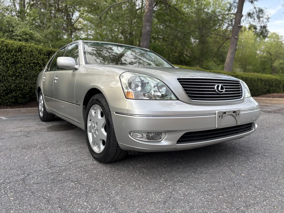 2001 Lexus LS 3rd Gen - Image 21 of 31