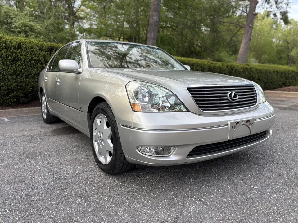 2001 Lexus LS 3rd Gen - Image 20 of 31