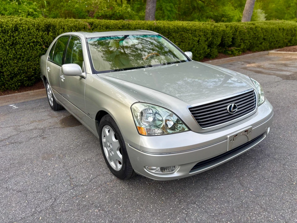 2001 Lexus LS 3rd Gen - Image 18 of 31