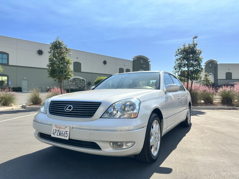 2001 Lexus LS 3rd Gen - Image 13 of 31