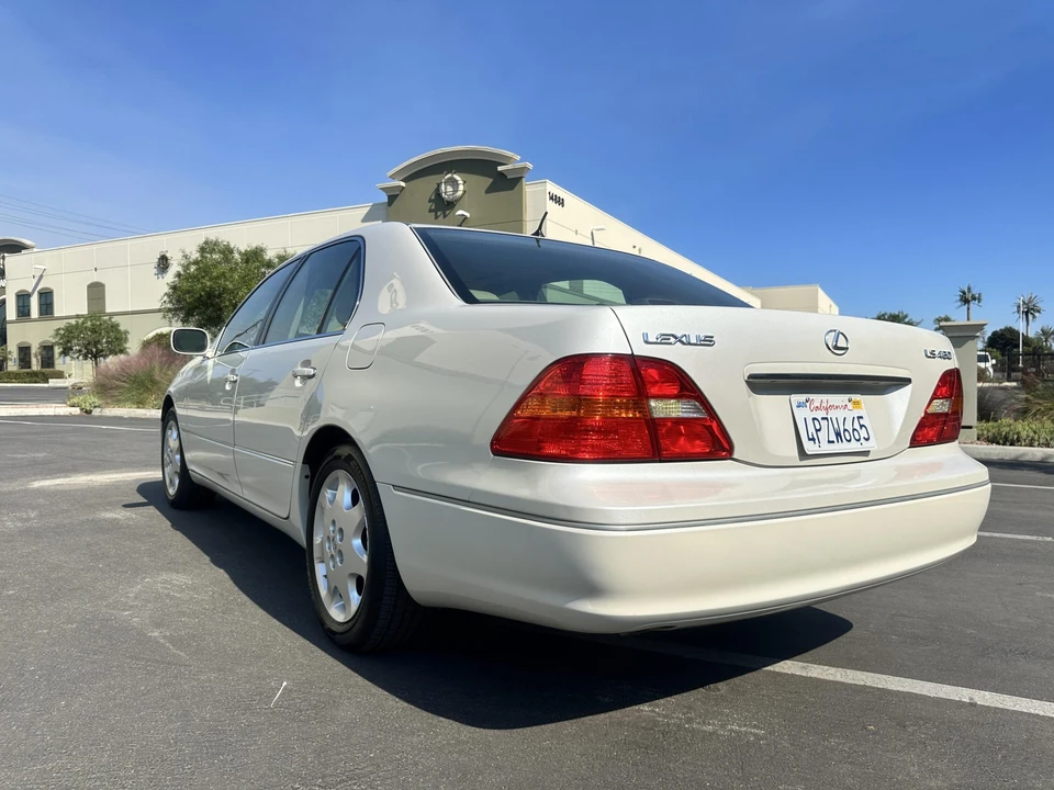 2001 Lexus LS 3rd Gen - Image 16 of 31