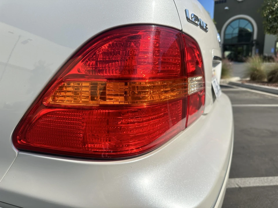 2001 Lexus LS 3rd Gen - Image 26 of 31