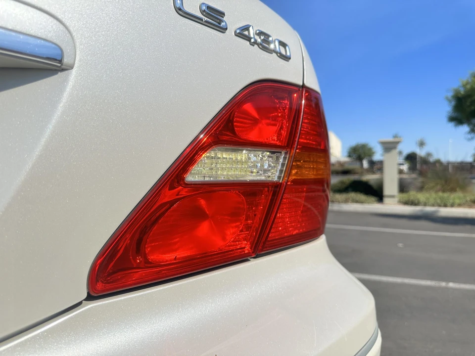 2001 Lexus LS 3rd Gen - Image 25 of 31