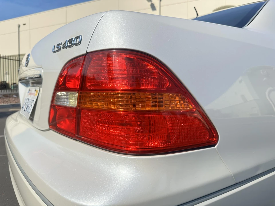 2001 Lexus LS 3rd Gen - Image 27 of 31