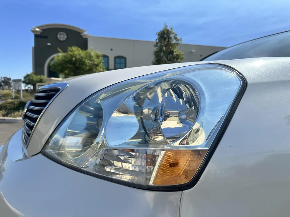 2001 Lexus LS 3rd Gen - Image 23 of 31