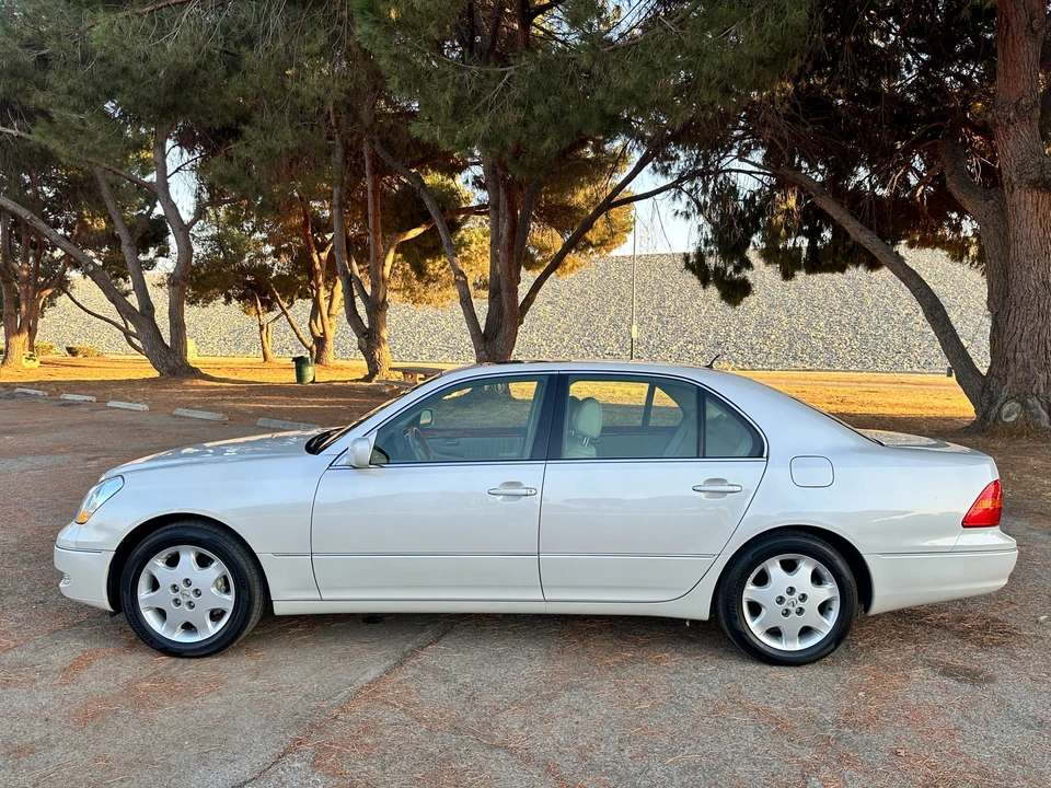 2001 Lexus LS 3rd Gen - Image 12 of 31