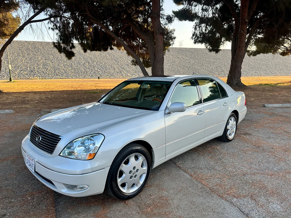 2001 Lexus LS 3rd Gen - Image 2 of 31