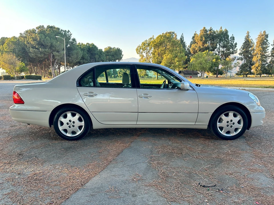 2001 Lexus LS 3rd Gen - Image 7 of 31