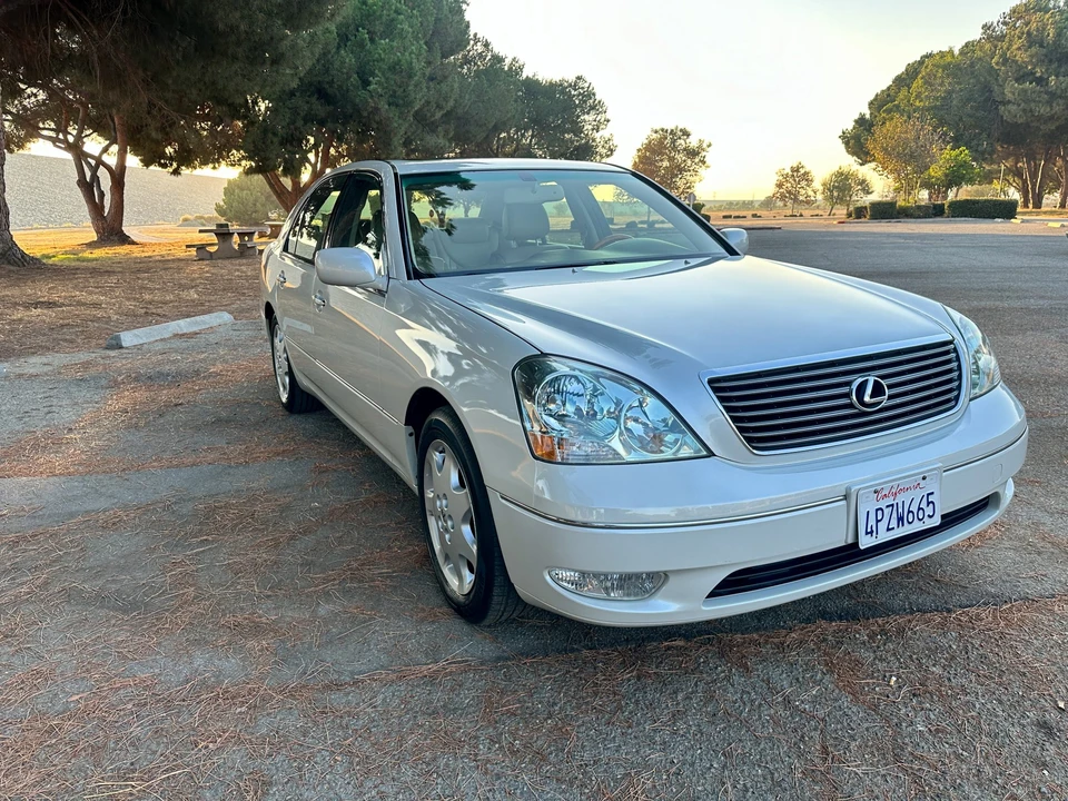 2001 Lexus LS 3rd Gen - Image 5 of 31