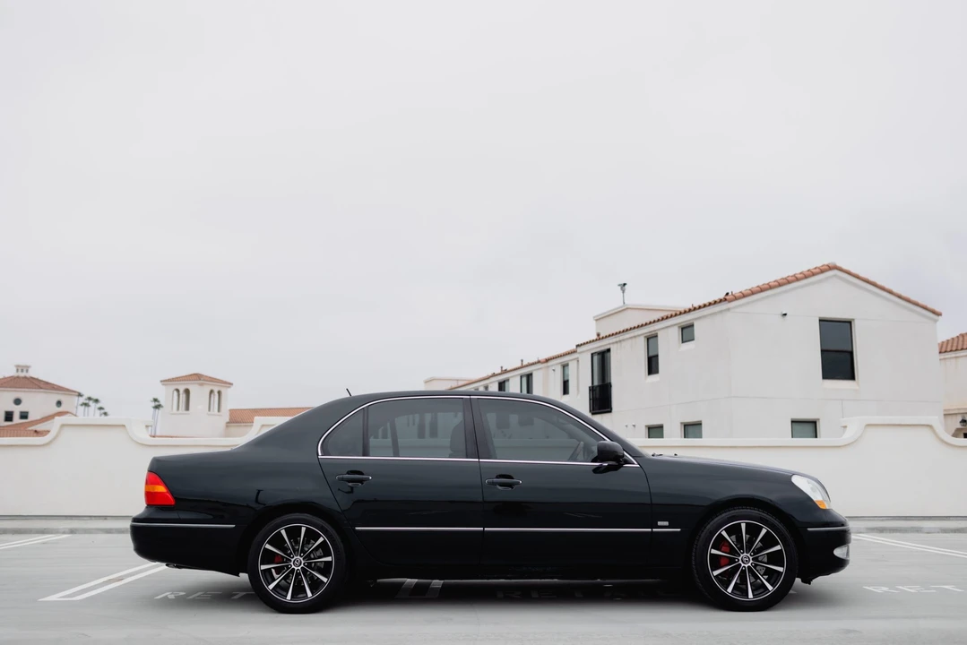 2001 Lexus LS 3rd Gen - Image 11 of 31