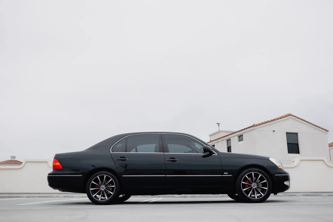 2001 Lexus LS 3rd Gen - Image 12 of 31