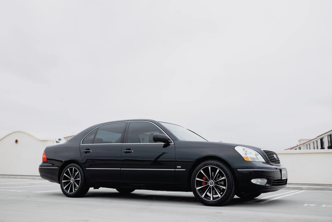2001 Lexus LS 3rd Gen - Image 10 of 31