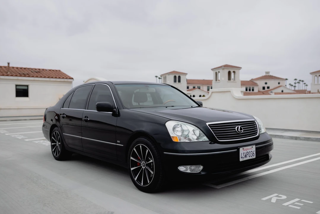 2001 Lexus LS 3rd Gen - Image 9 of 31