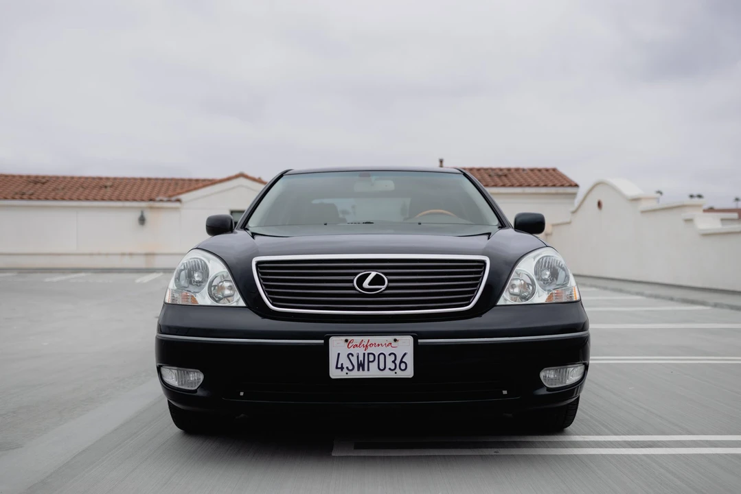 2001 Lexus LS 3rd Gen - Image 5 of 31