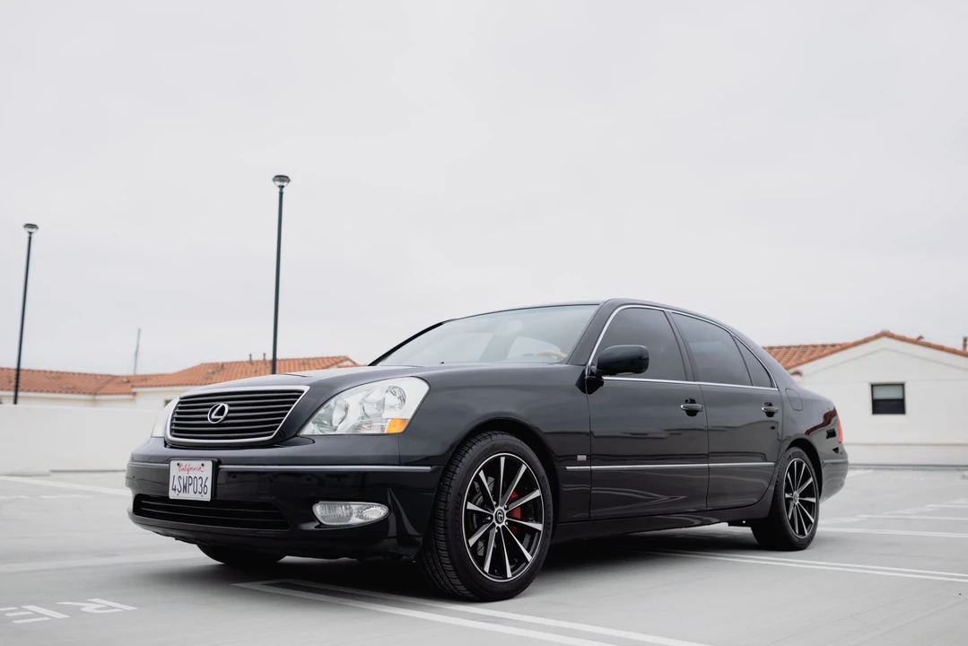 2001 Lexus LS 3rd Gen - Image 2 of 31