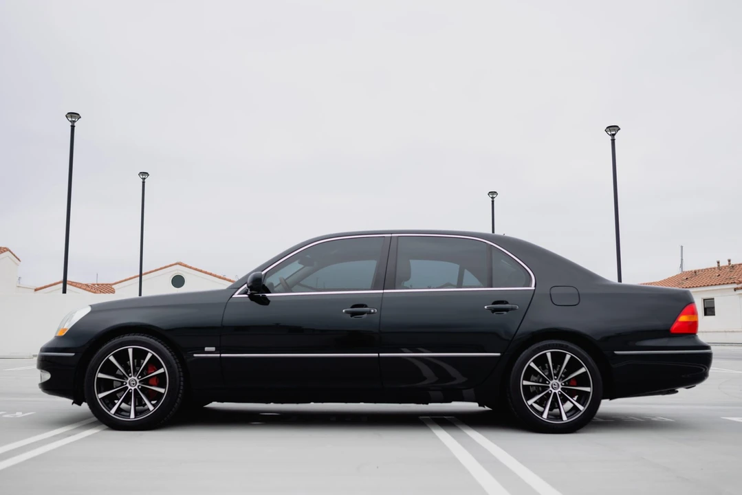 2001 Lexus LS 3rd Gen - Image 19 of 31