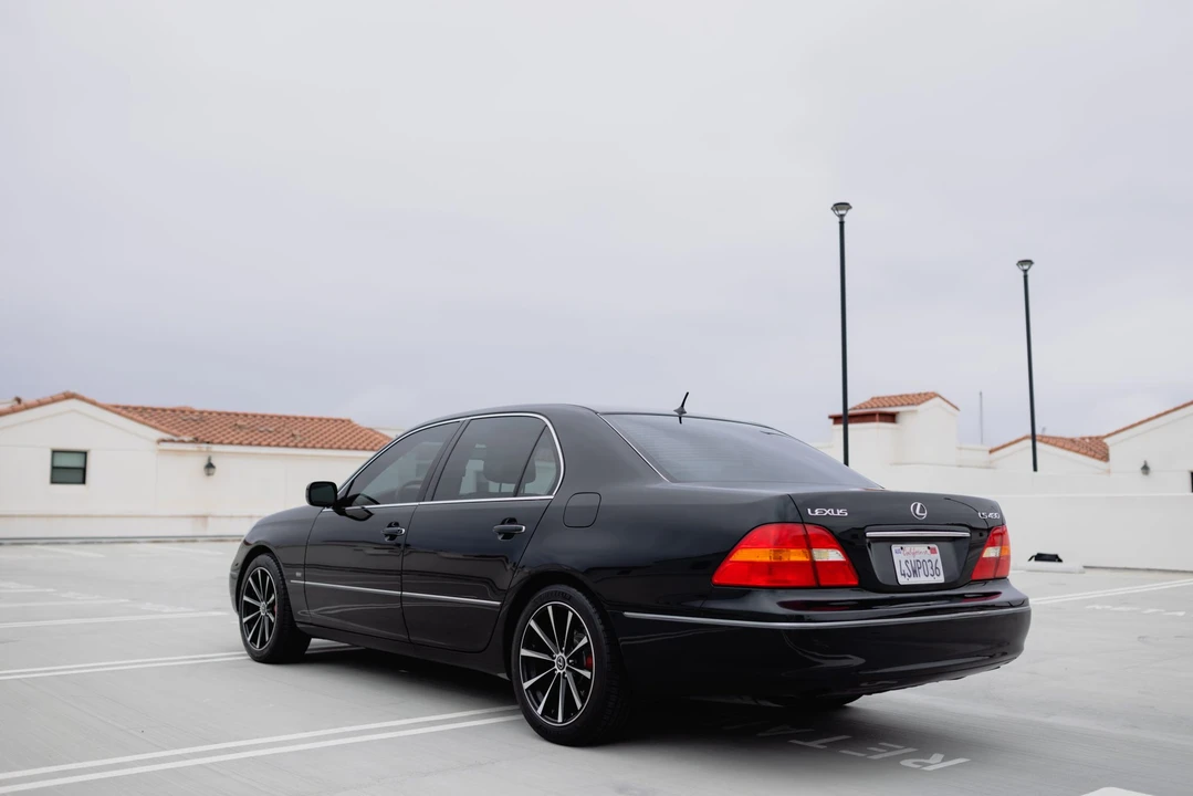 2001 Lexus LS 3rd Gen - Image 17 of 31
