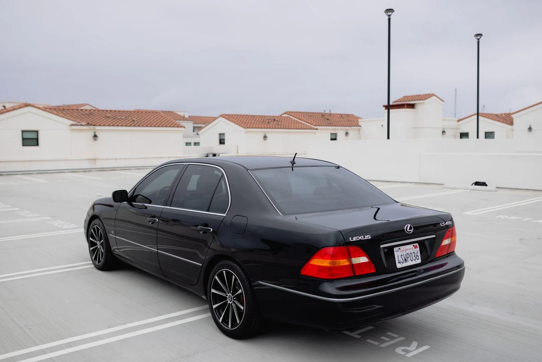 2001 Lexus LS 3rd Gen - Image 18 of 31