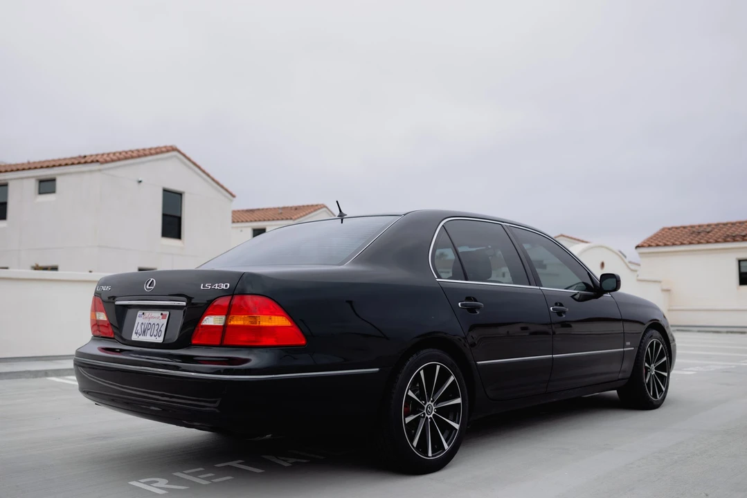 2001 Lexus LS 3rd Gen - Image 13 of 31