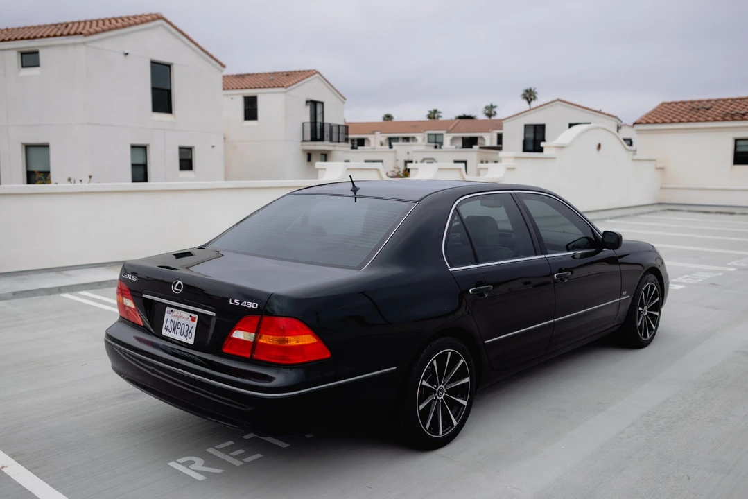 2001 Lexus LS 3rd Gen - Image 14 of 31