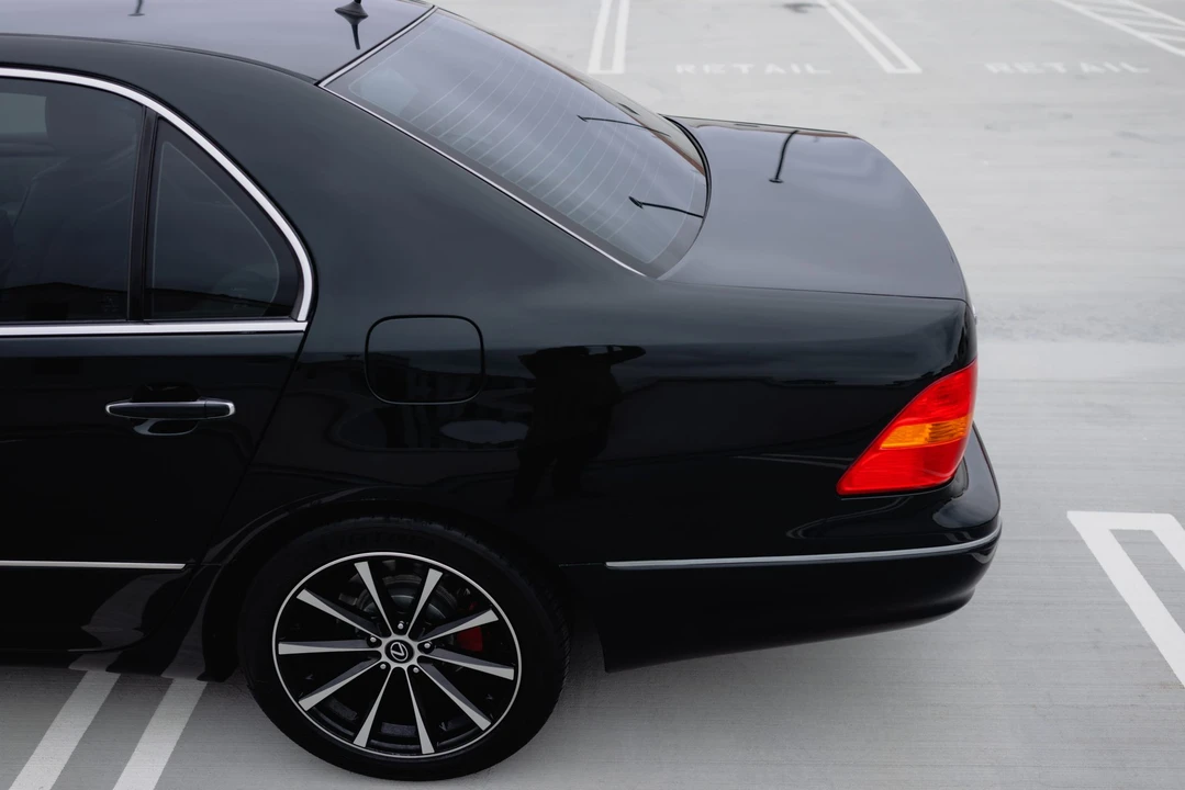2001 Lexus LS 3rd Gen - Image 31 of 31