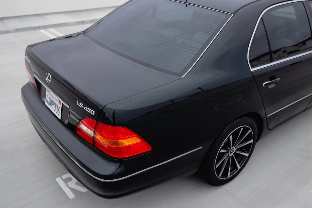 2001 Lexus LS 3rd Gen - Image 26 of 31