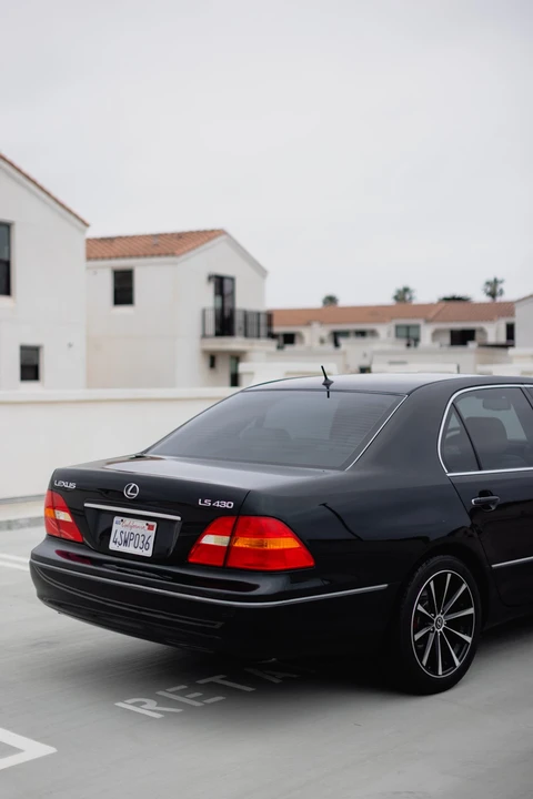 2001 Lexus LS 3rd Gen - Image 27 of 31