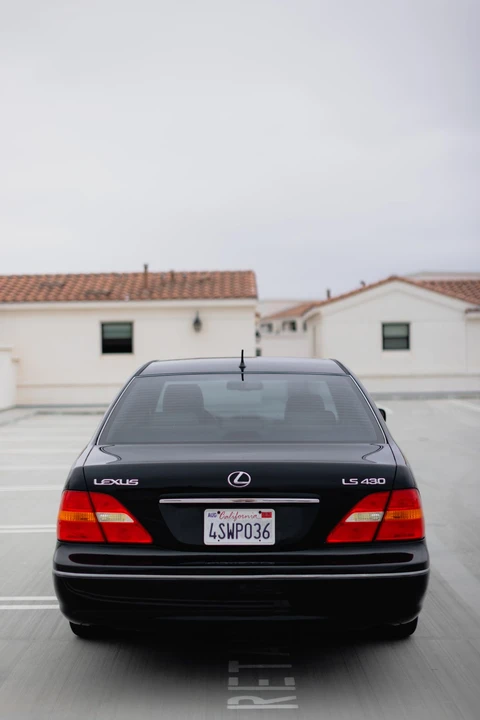 2001 Lexus LS 3rd Gen - Image 16 of 31
