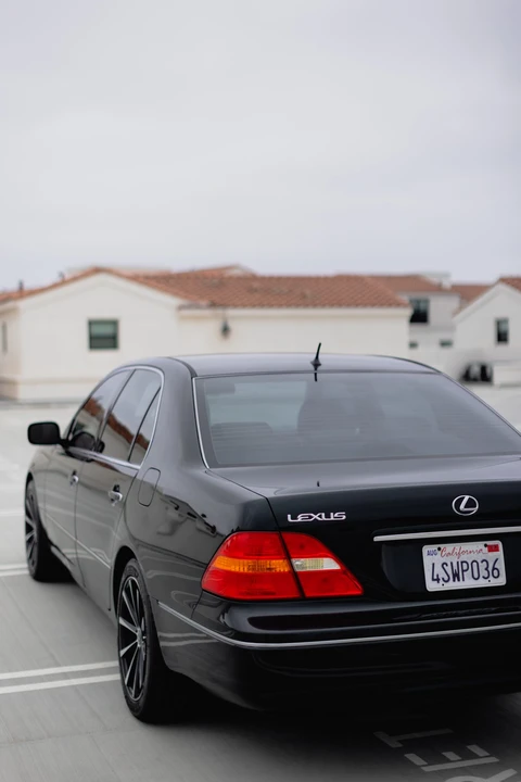 2001 Lexus LS 3rd Gen - Image 28 of 31