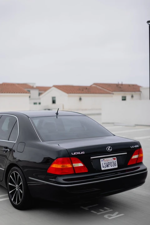 2001 Lexus LS 3rd Gen - Image 29 of 31