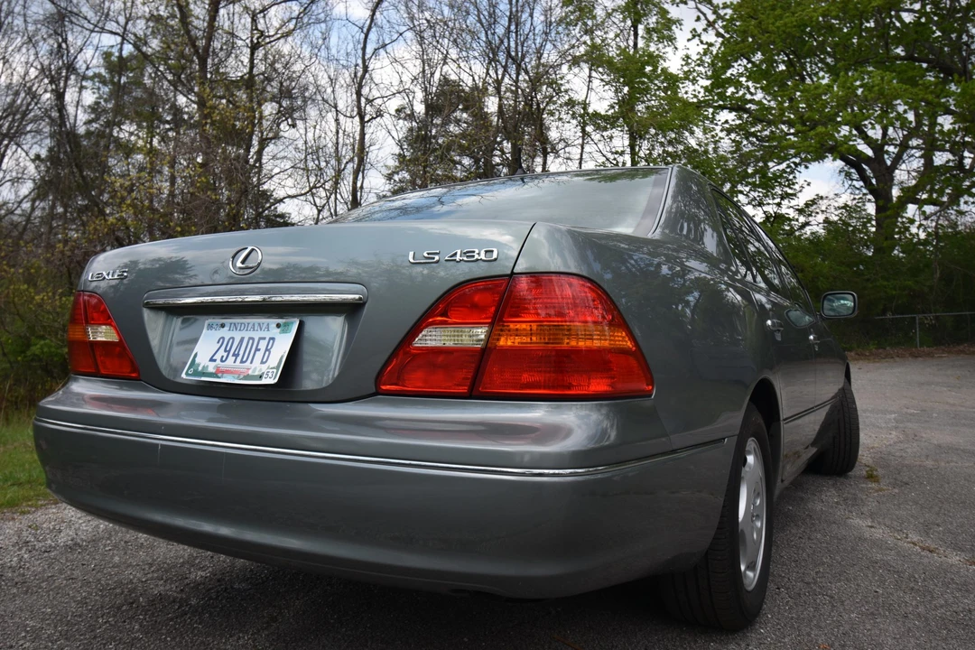 2001 Lexus LS 3rd Gen - Image 7 of 31