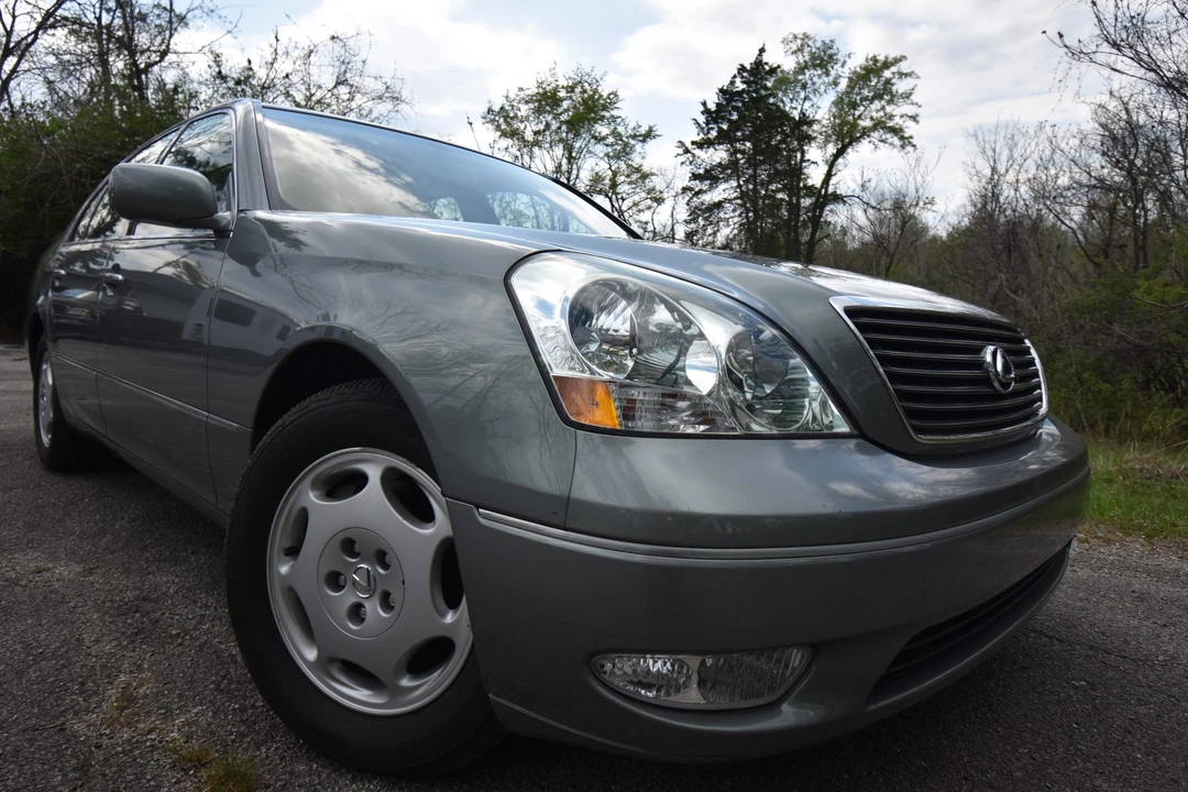 2001 Lexus LS 3rd Gen - Image 3 of 31