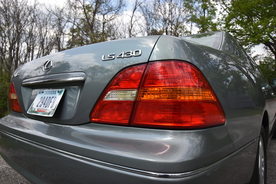 2001 Lexus LS 3rd Gen - Image 29 of 31