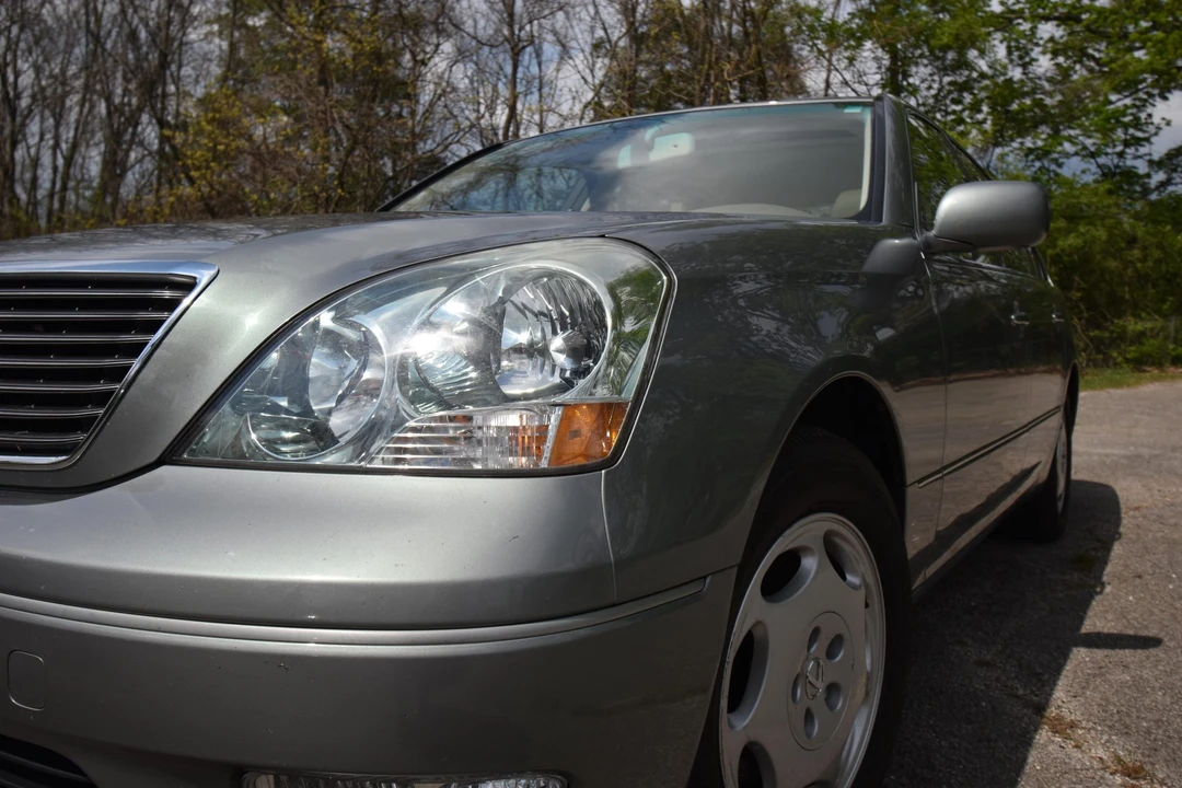 2001 Lexus LS 3rd Gen - Image 22 of 31
