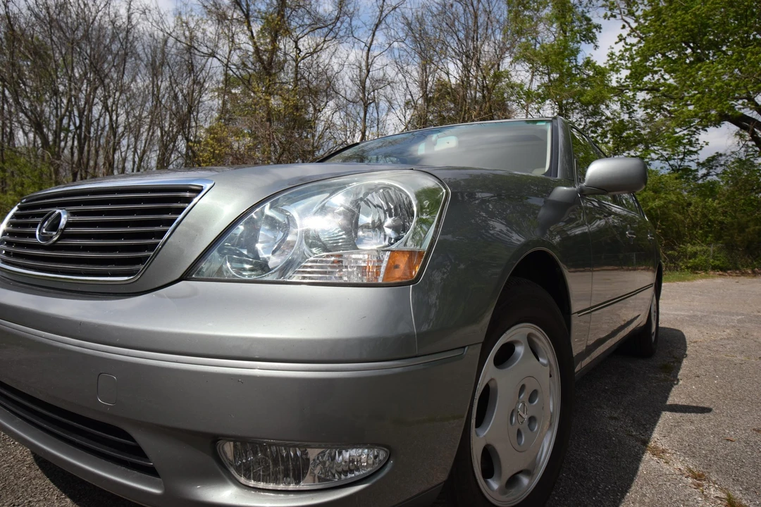 2001 Lexus LS 3rd Gen - Image 21 of 31