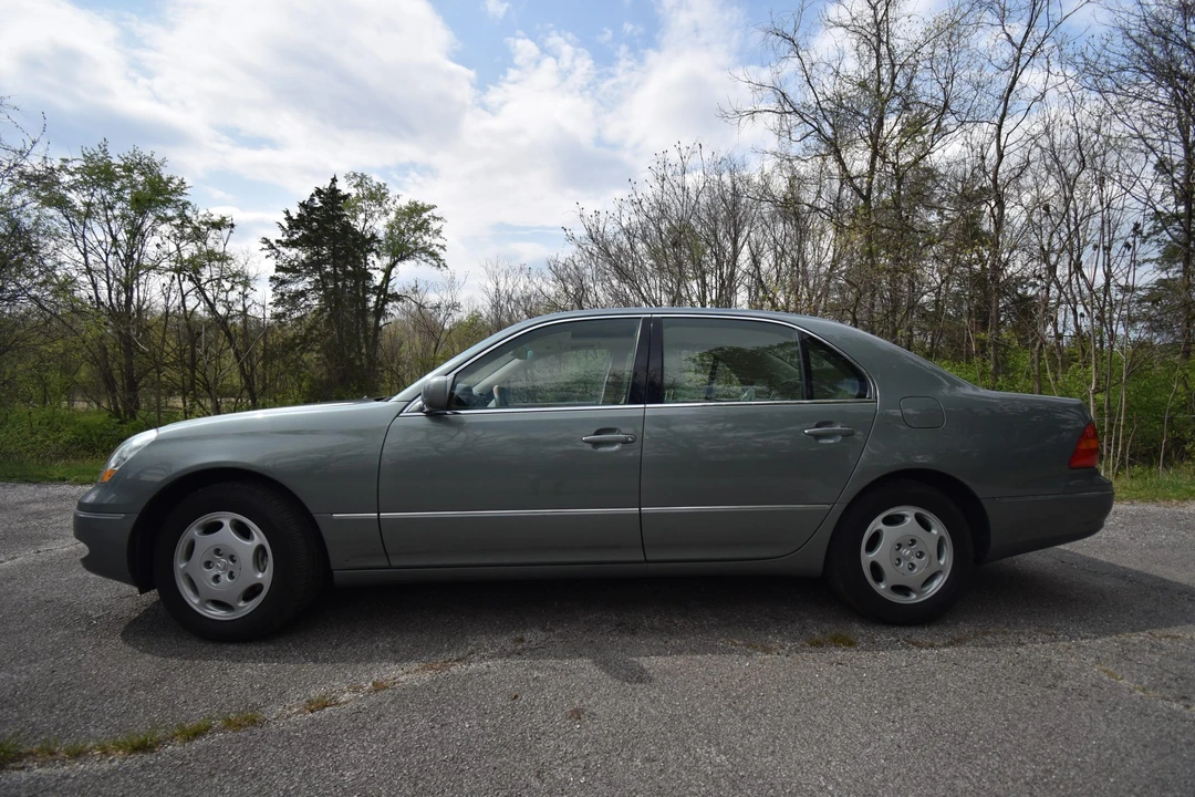 2001 Lexus LS 3rd Gen - Image 12 of 31