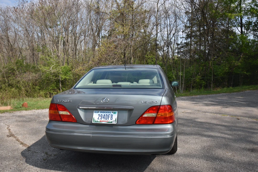 2001 Lexus LS 3rd Gen - Image 8 of 31