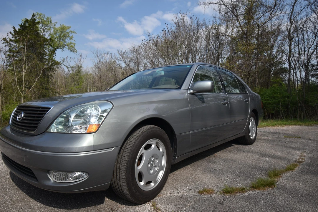 2001 Lexus LS 3rd Gen - Image 20 of 31