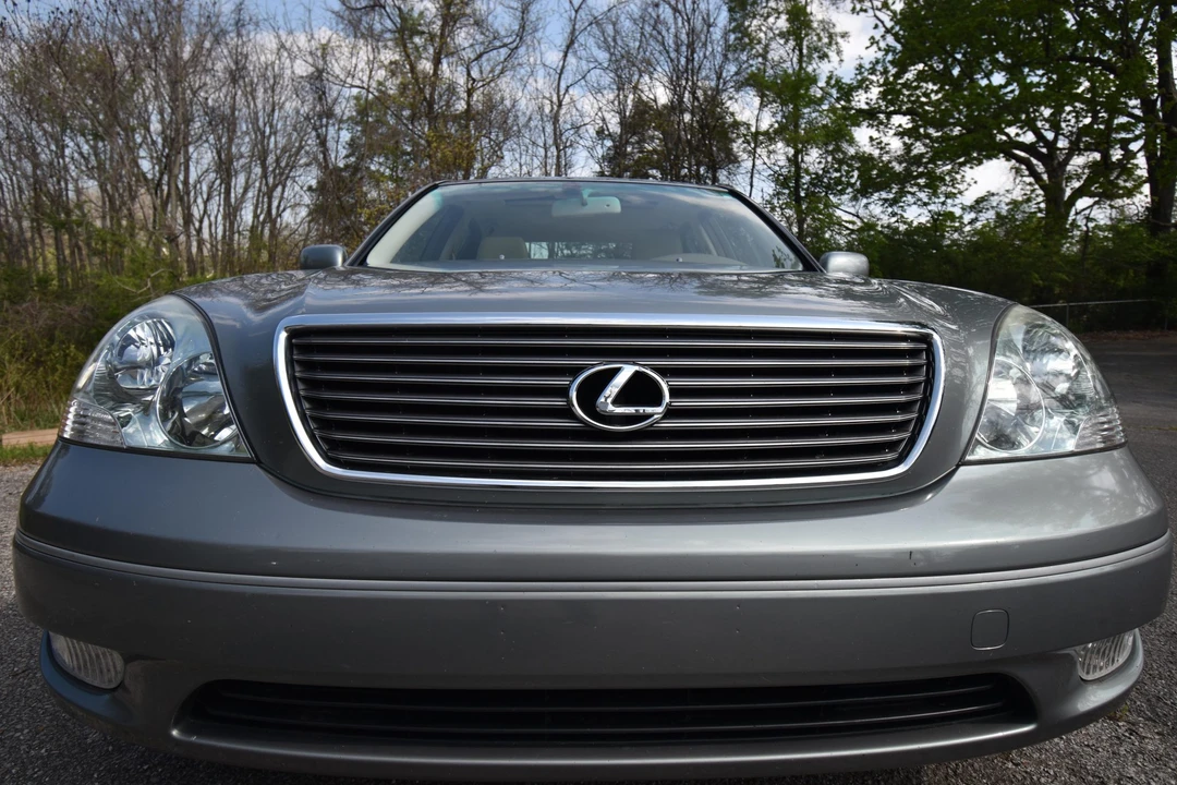 2001 Lexus LS 3rd Gen - Image 16 of 31