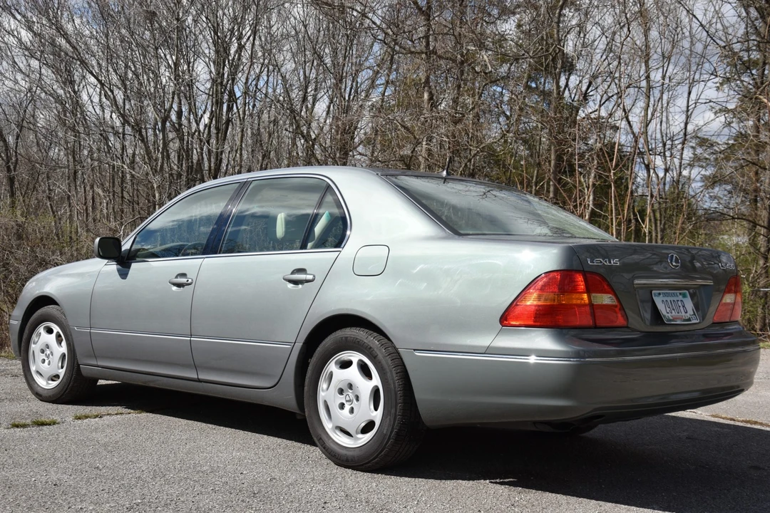 2001 Lexus LS 3rd Gen - Image 9 of 31