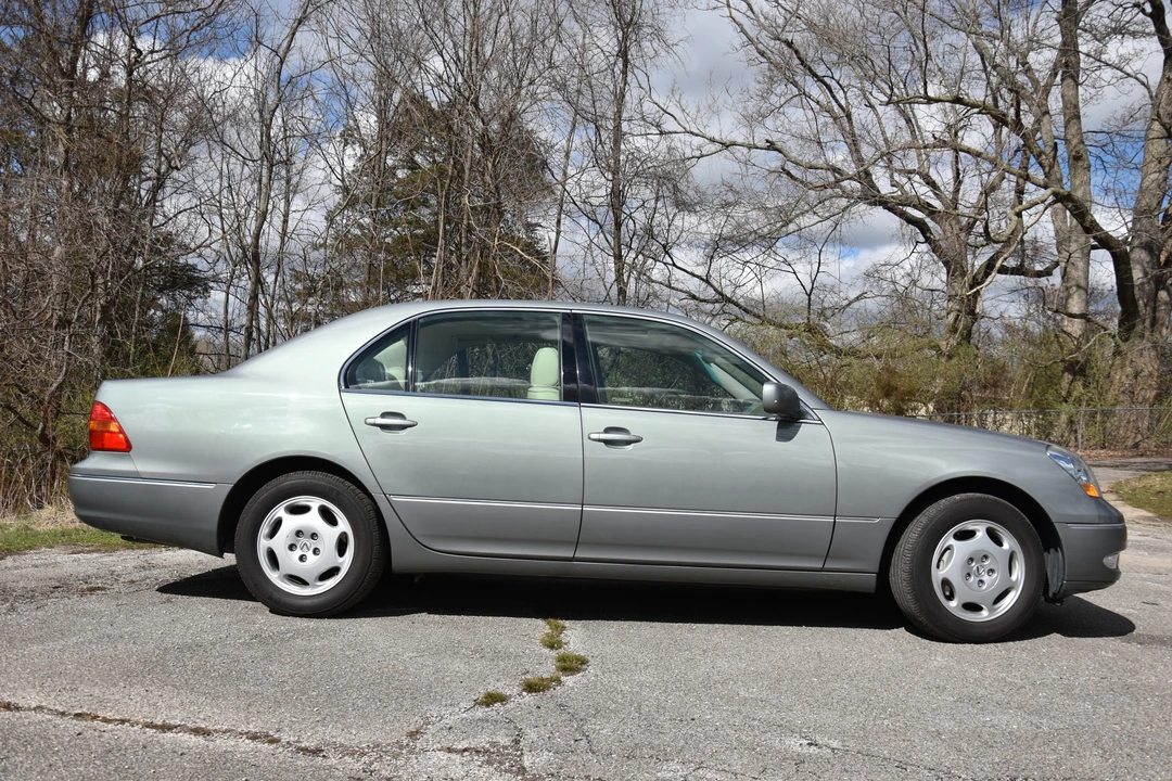 2001 Lexus LS 3rd Gen - Image 5 of 31