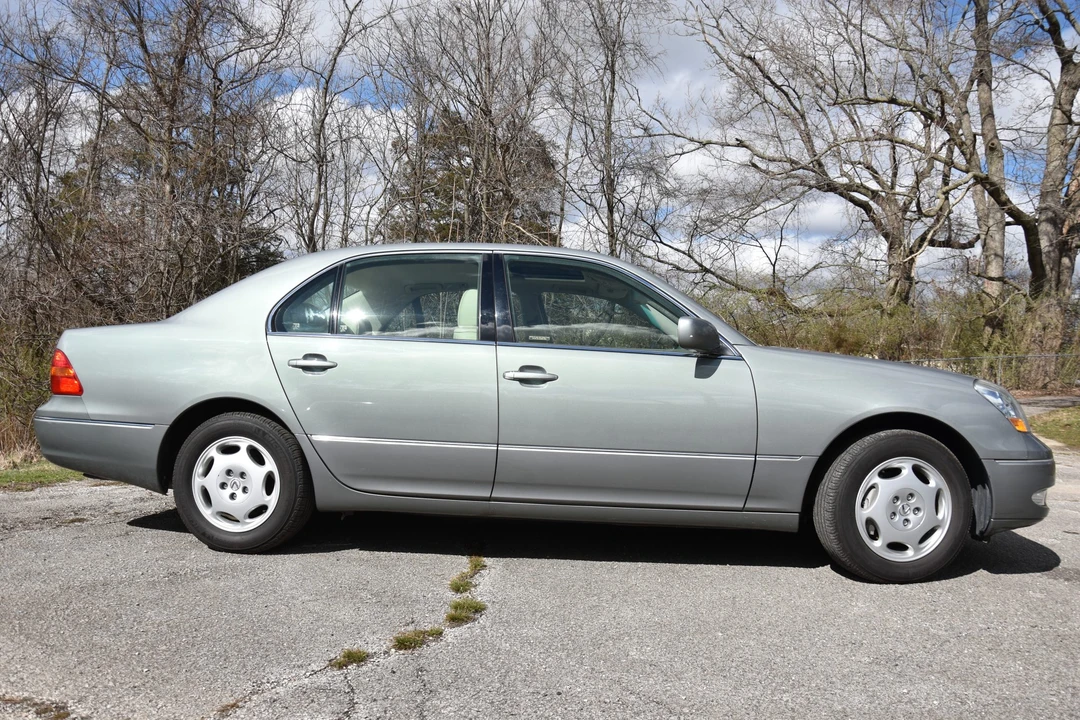 2001 Lexus LS 3rd Gen - Image 6 of 31