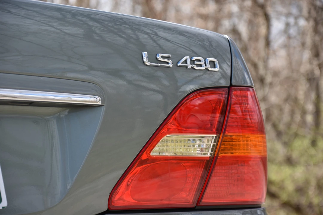 2001 Lexus LS 3rd Gen - Image 27 of 31